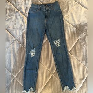 FashionNova Medium Blue Ankle & Cropped Jeans in US 8